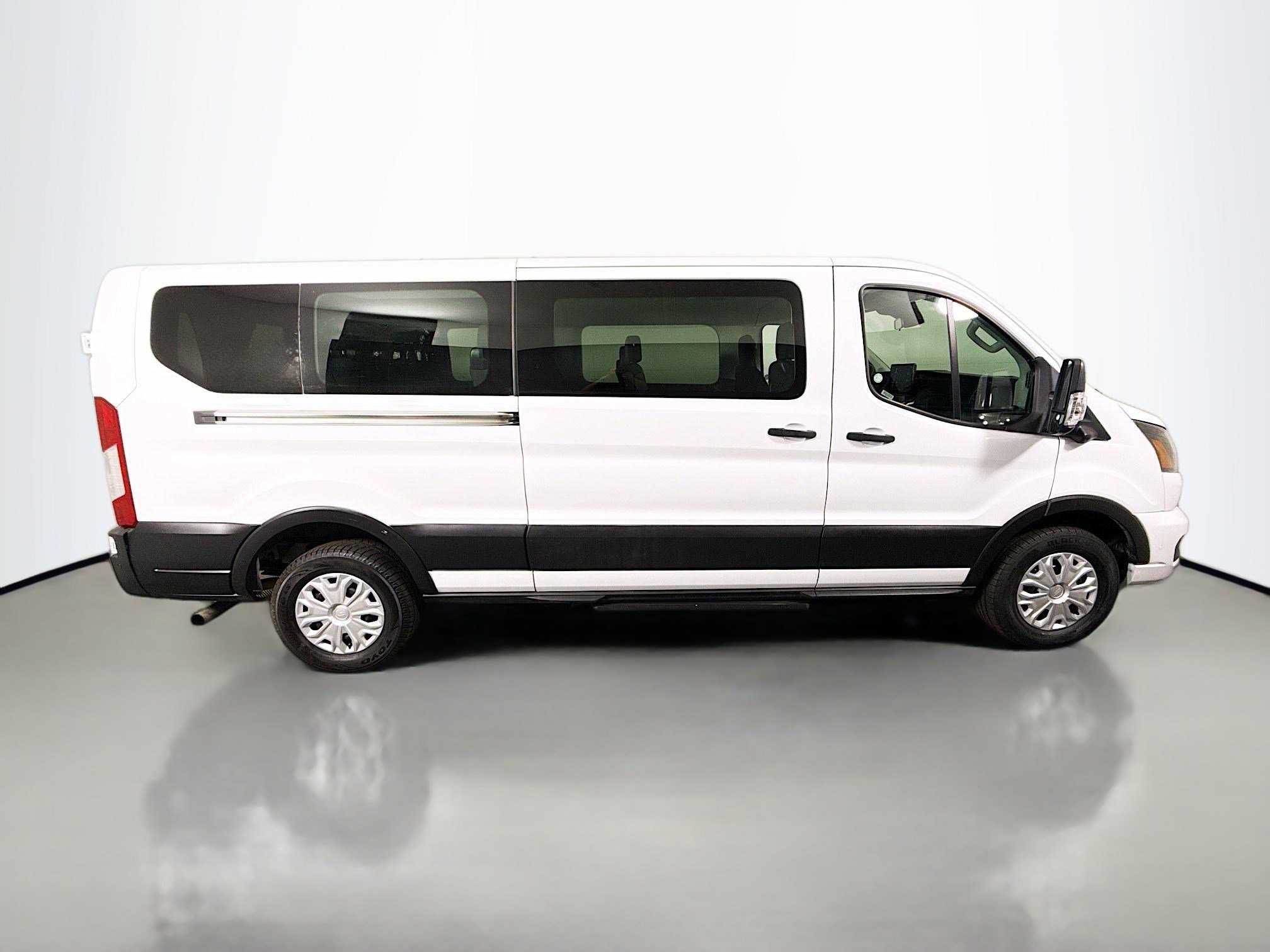 Used 2023 Ford Transit 350 XLT image 13