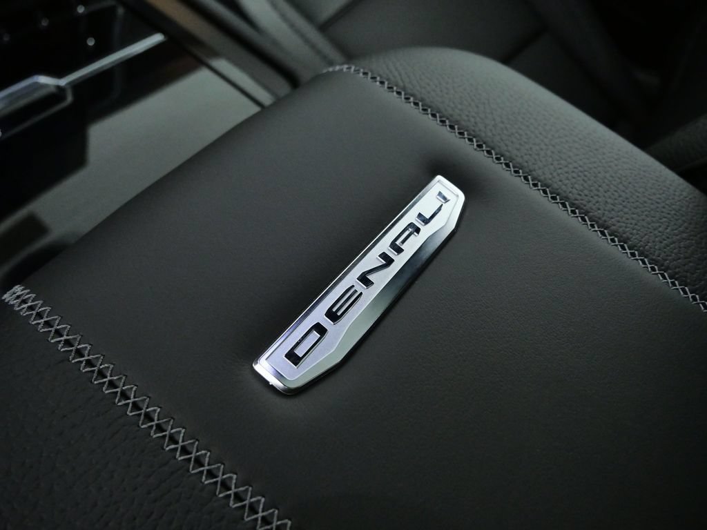 Used 2025 GMC Yukon Denali w/ Sun & Power Step Package AWD/4WD image 23