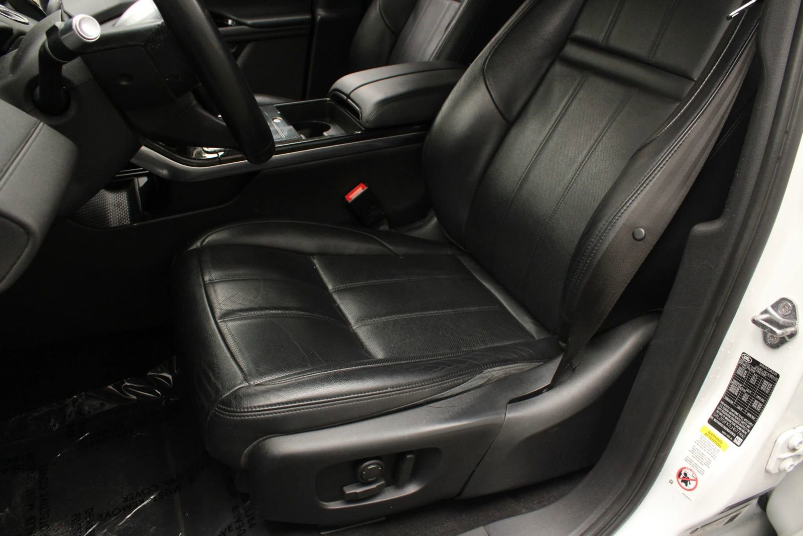 Used 2020 Land Rover Range Rover Evoque SE AWD/4WD image 17