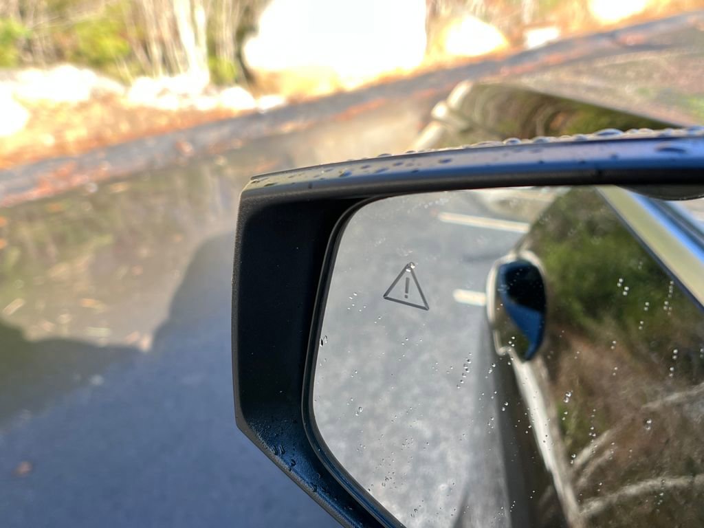 Used 2023 Kia Sportage EX image 12