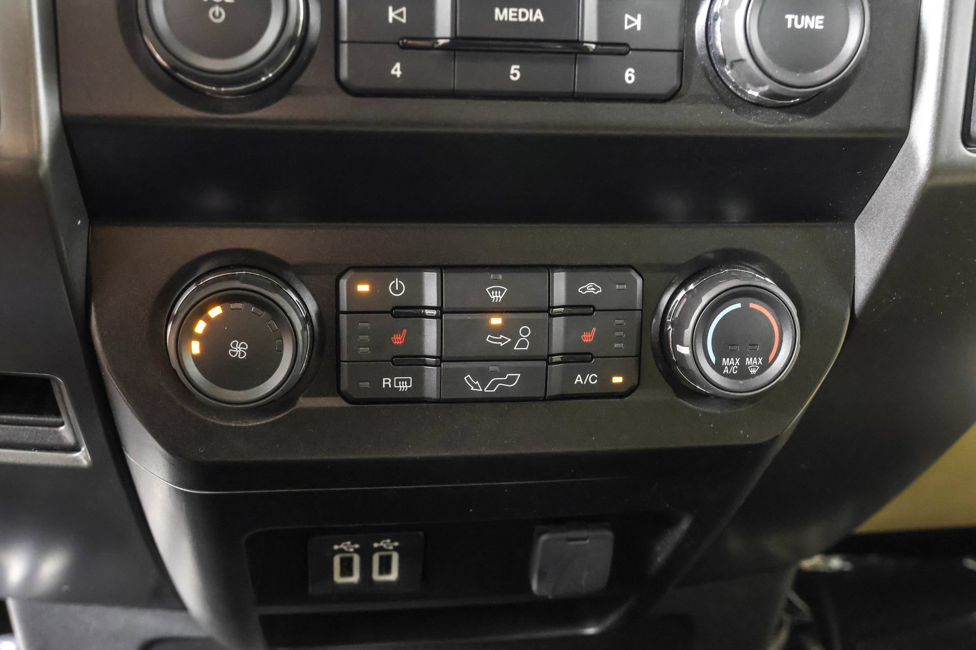 Used 2019 Ford F150 XLT w/ Equipment Group 302A Luxury AWD/4WD image 32