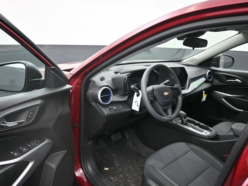 Used 2025 Chevrolet Trax LS FWD image 11