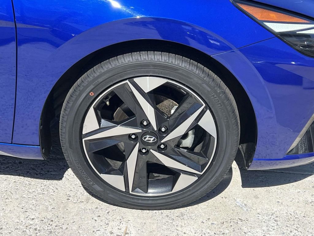 Certified 2023 Hyundai Elantra Limited FWD image 9