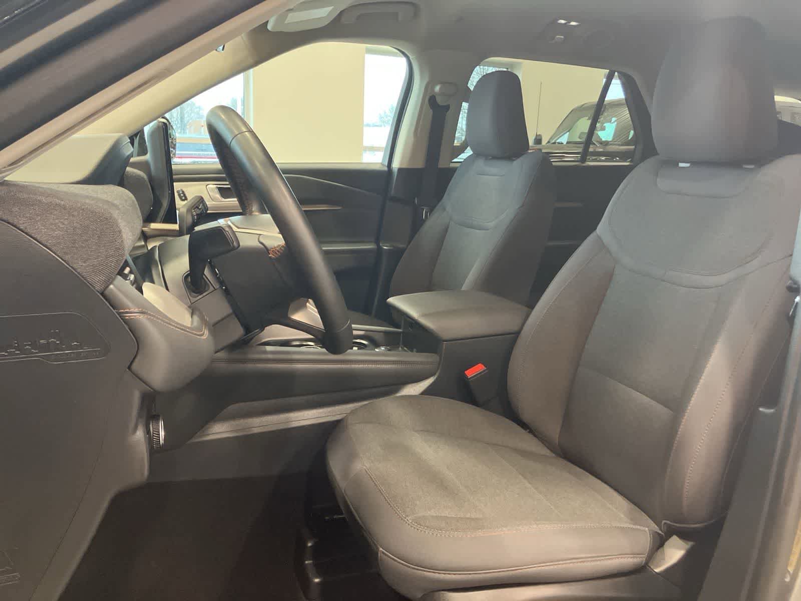 Used 2025 Ford Explorer Active image 10