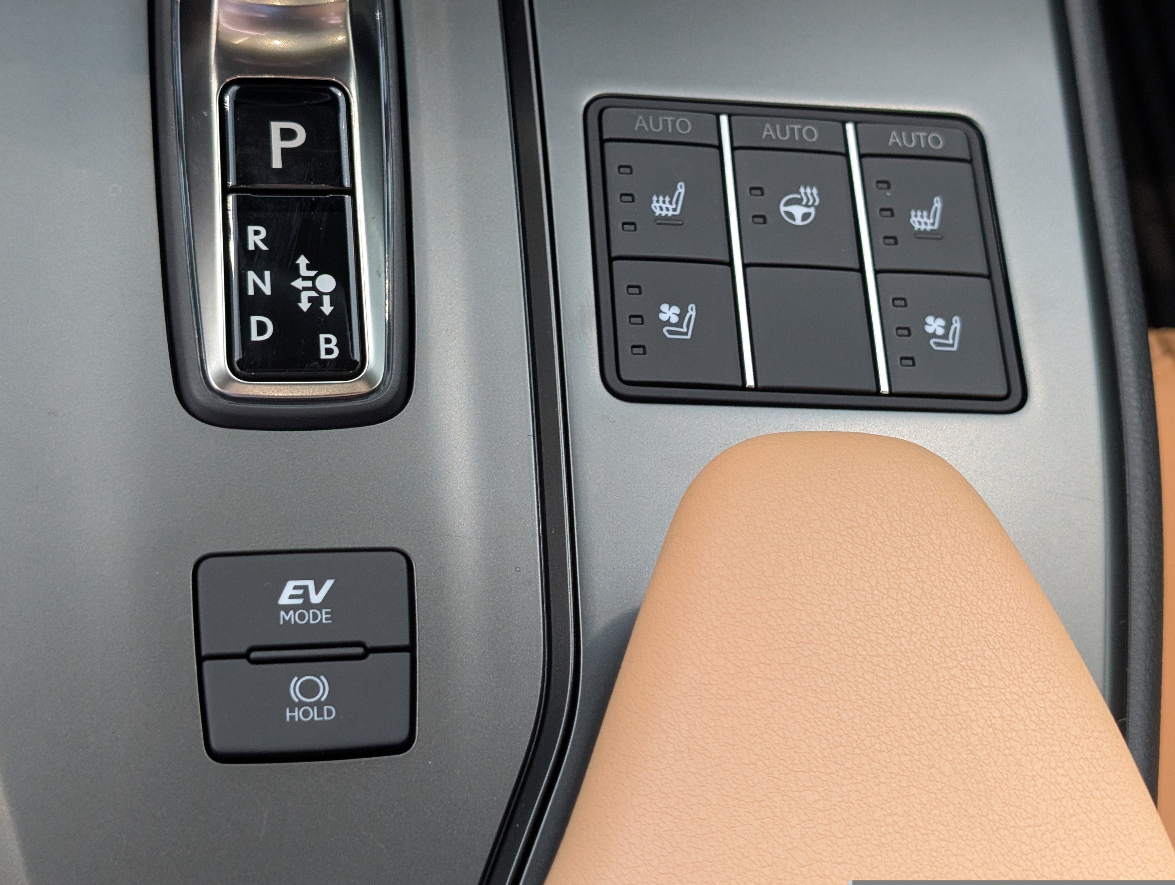 New 2026 Lexus UX 300h AWD image 22