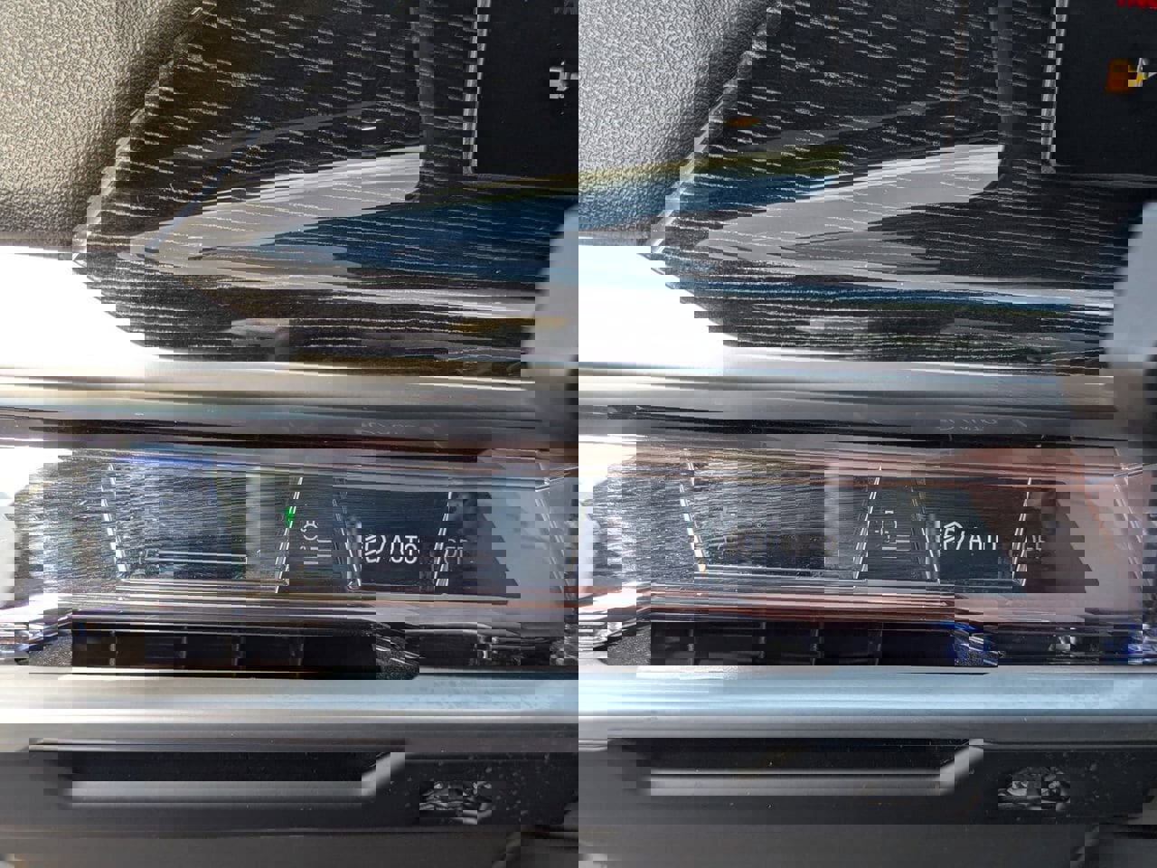 Used 2024 BMW 740i RWD image 32