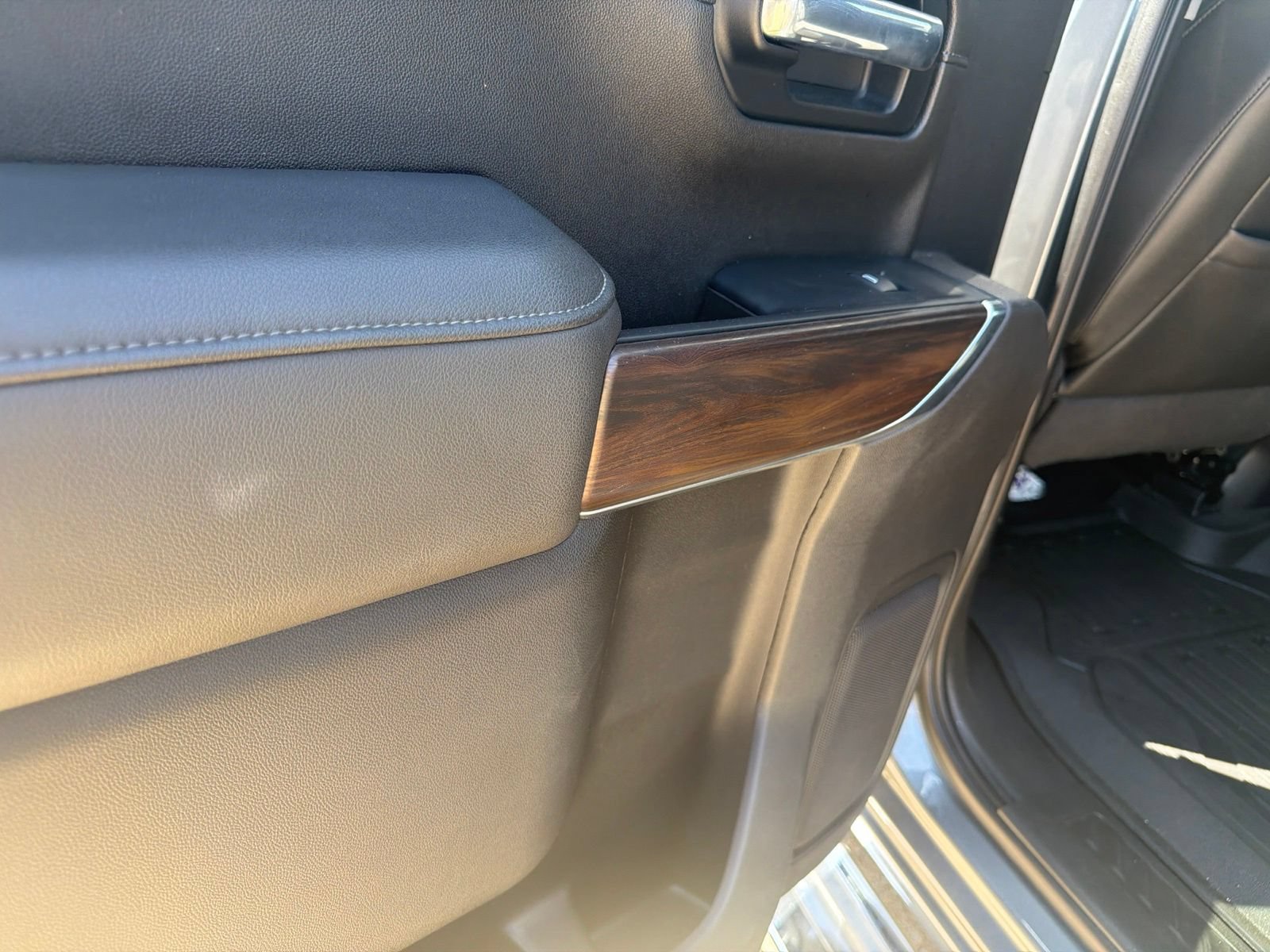 Used 2021 GMC Sierra 1500 SLT RWD image 9