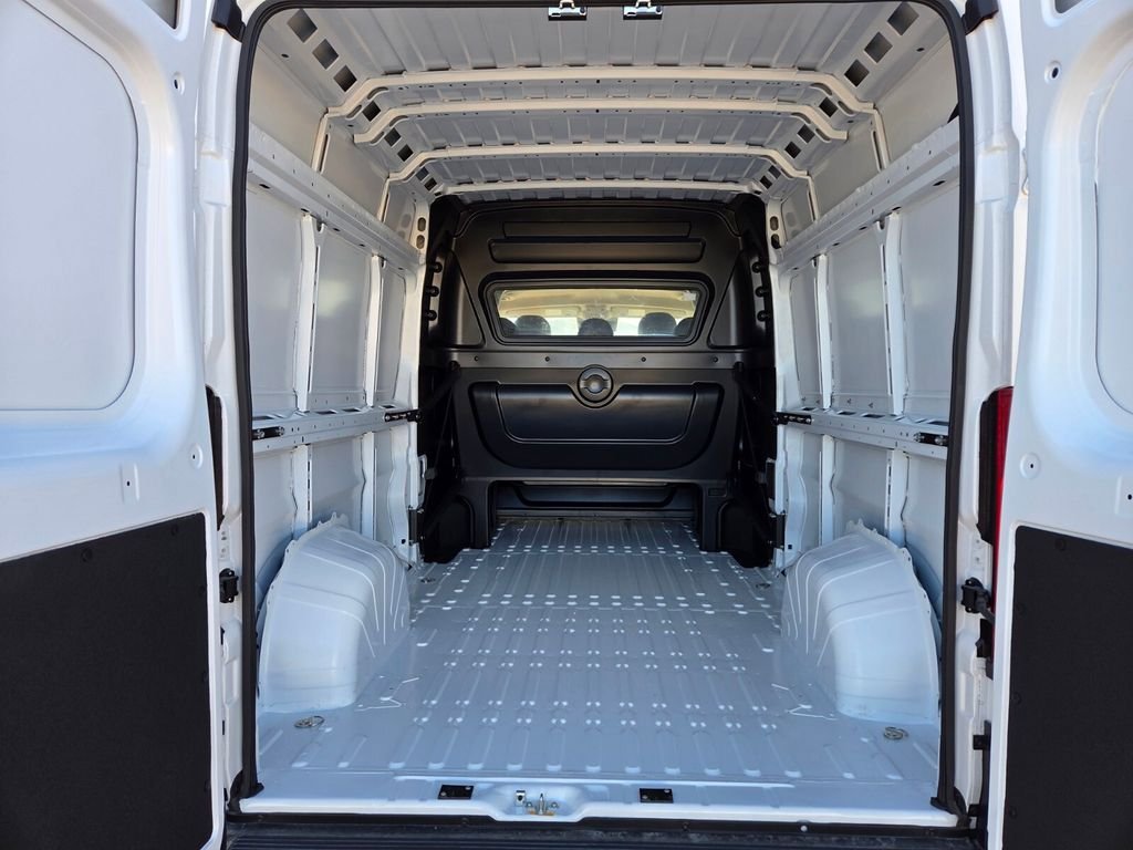New 2026 RAM ProMaster 2500 w/ Crew Van Package FWD image 7