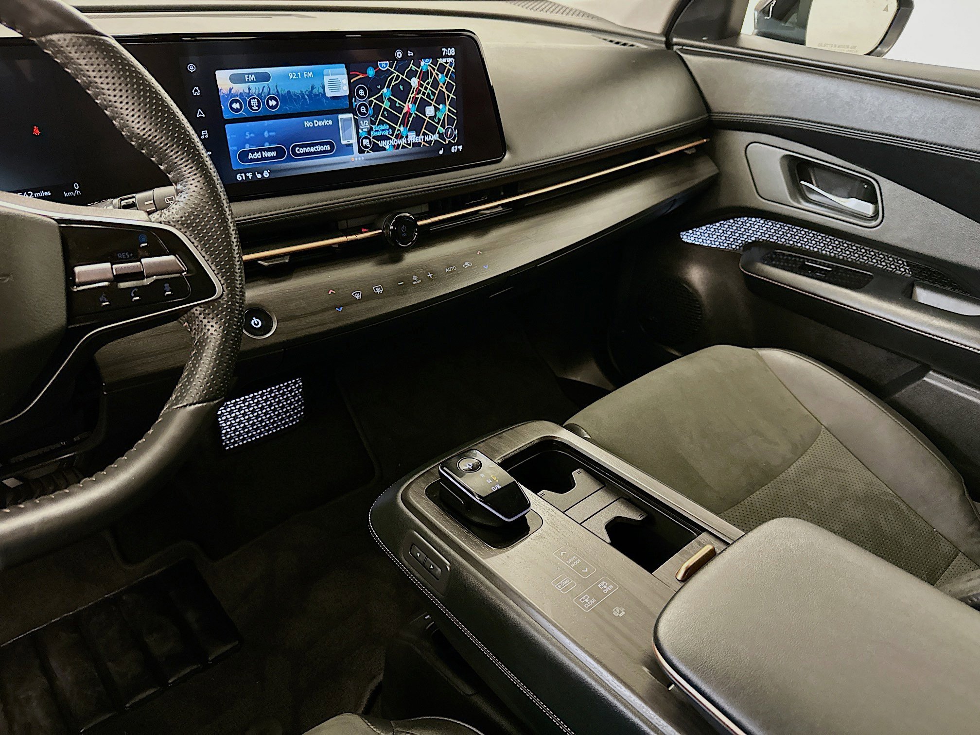 Used 2024 Nissan Ariya AWD image 26