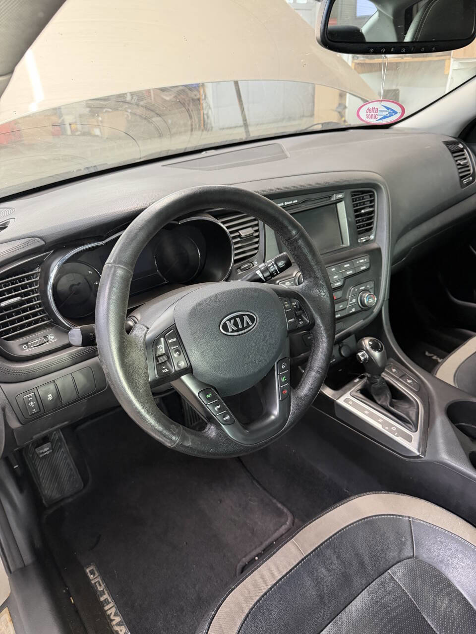 Used 2011 Kia Optima EX w/ Hybrid Premium Technology Pkg FWD image 11