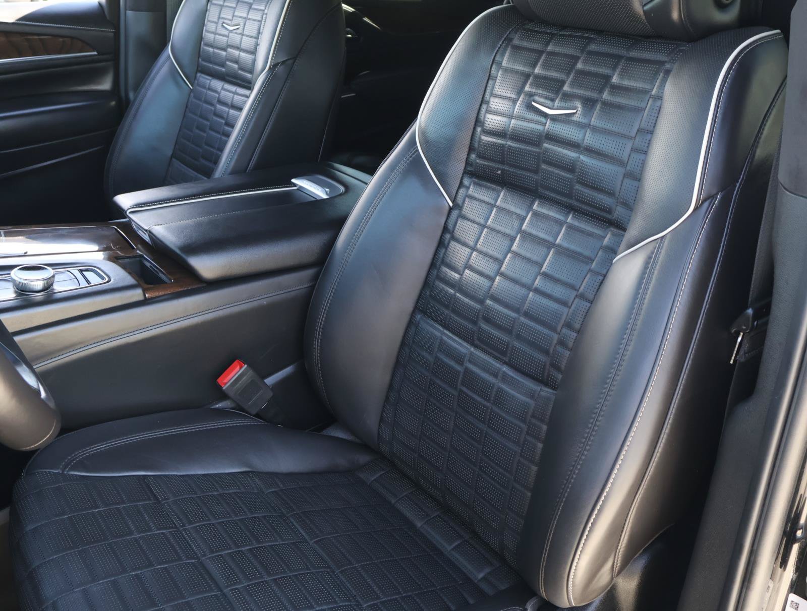 Certified 2023 Cadillac Escalade Sport Platinum w/ LPO, Floor Liner Package AWD/4WD image 21