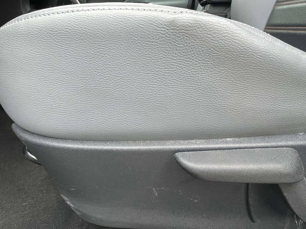 Used 2023 Nissan Kicks SR w/ SR Premium Package FWD image 17