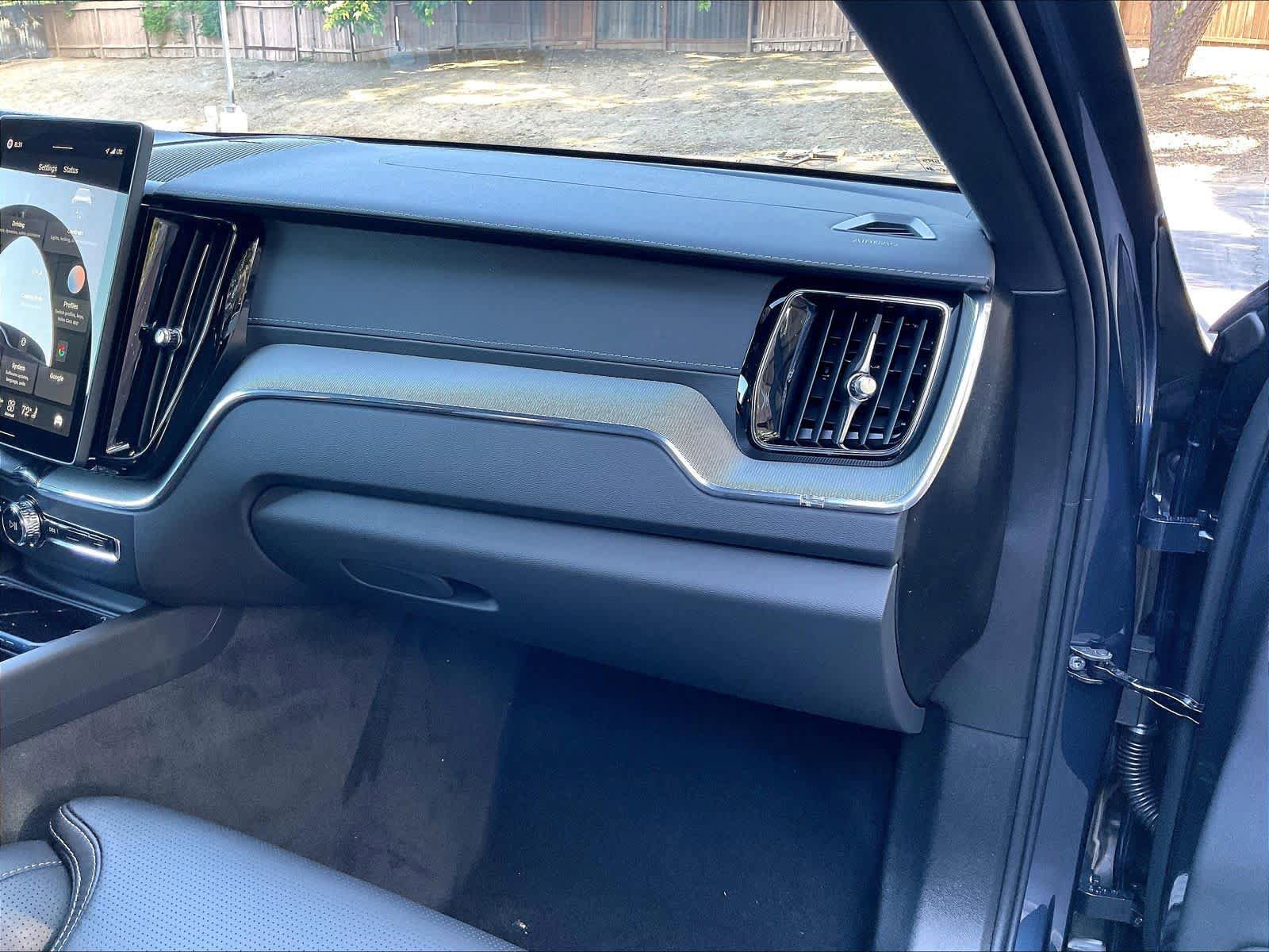 New 2026 Volvo XC60 B5 Ultra w/ Climate Package AWD/4WD image 28