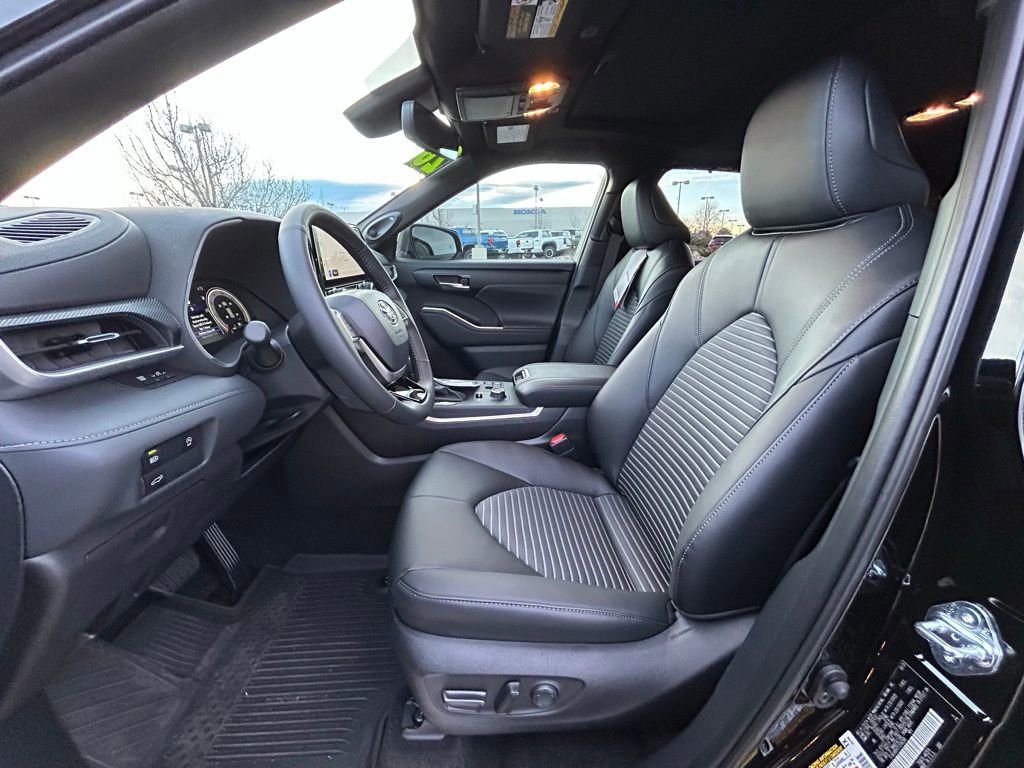 Used 2026 Toyota Highlander XSE image 12