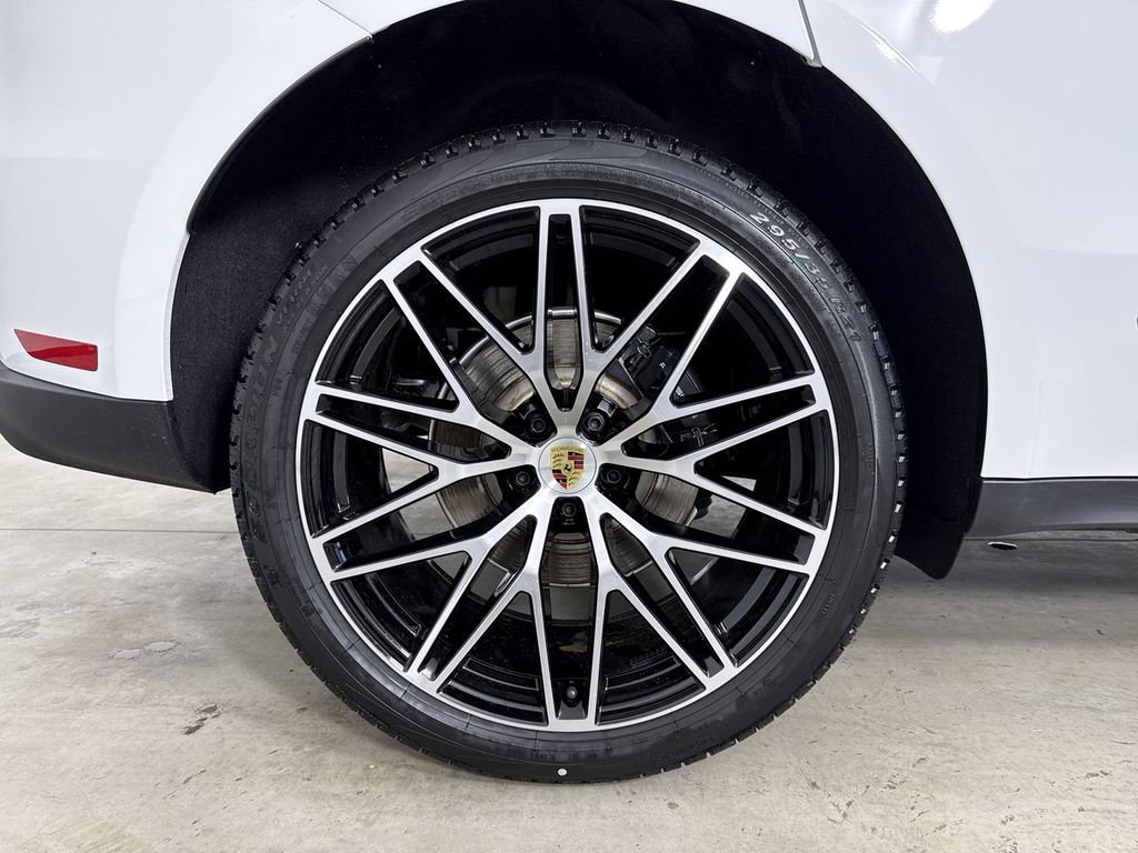 New 2026 Porsche Macan AWD/4WD image 16