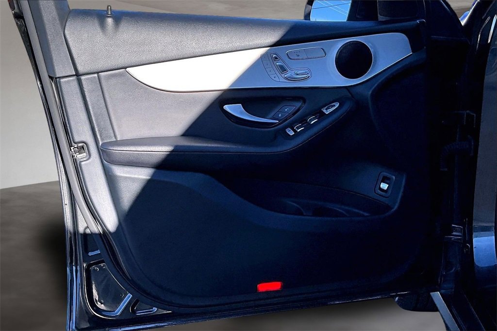 Used 2021 Mercedes-Benz GLC 300 4MATIC image 23