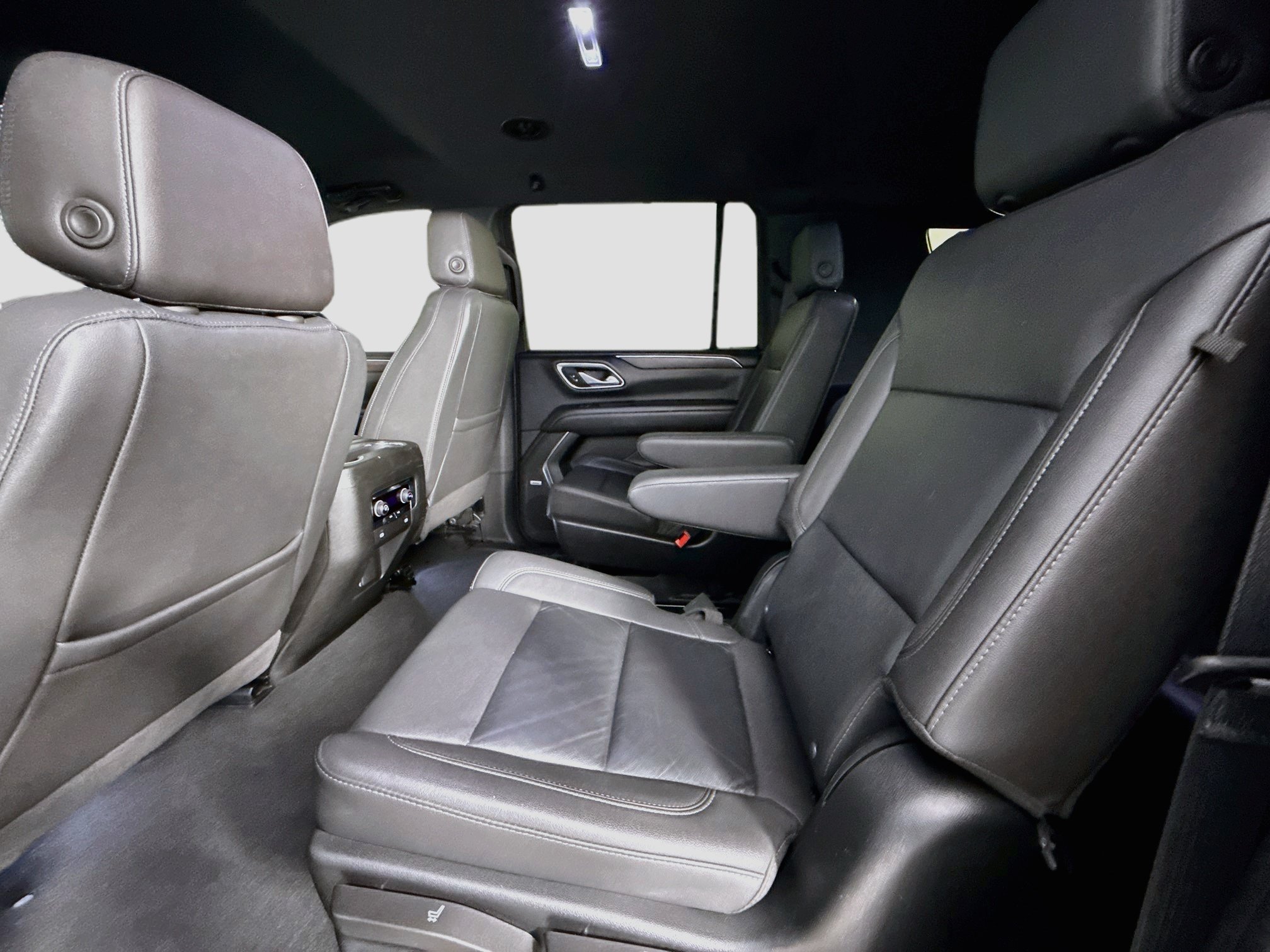 Used 2024 Chevrolet Suburban LT RWD image 26