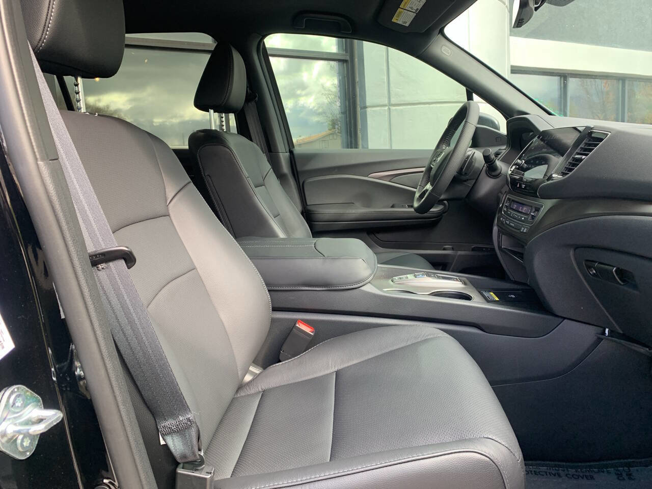 Used 2025 Honda Passport EX-L image 13