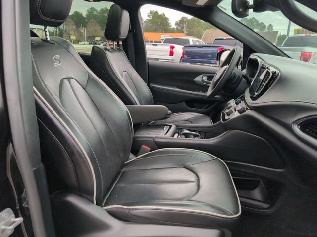 Used 2025 Chrysler Pacifica Limited image 28