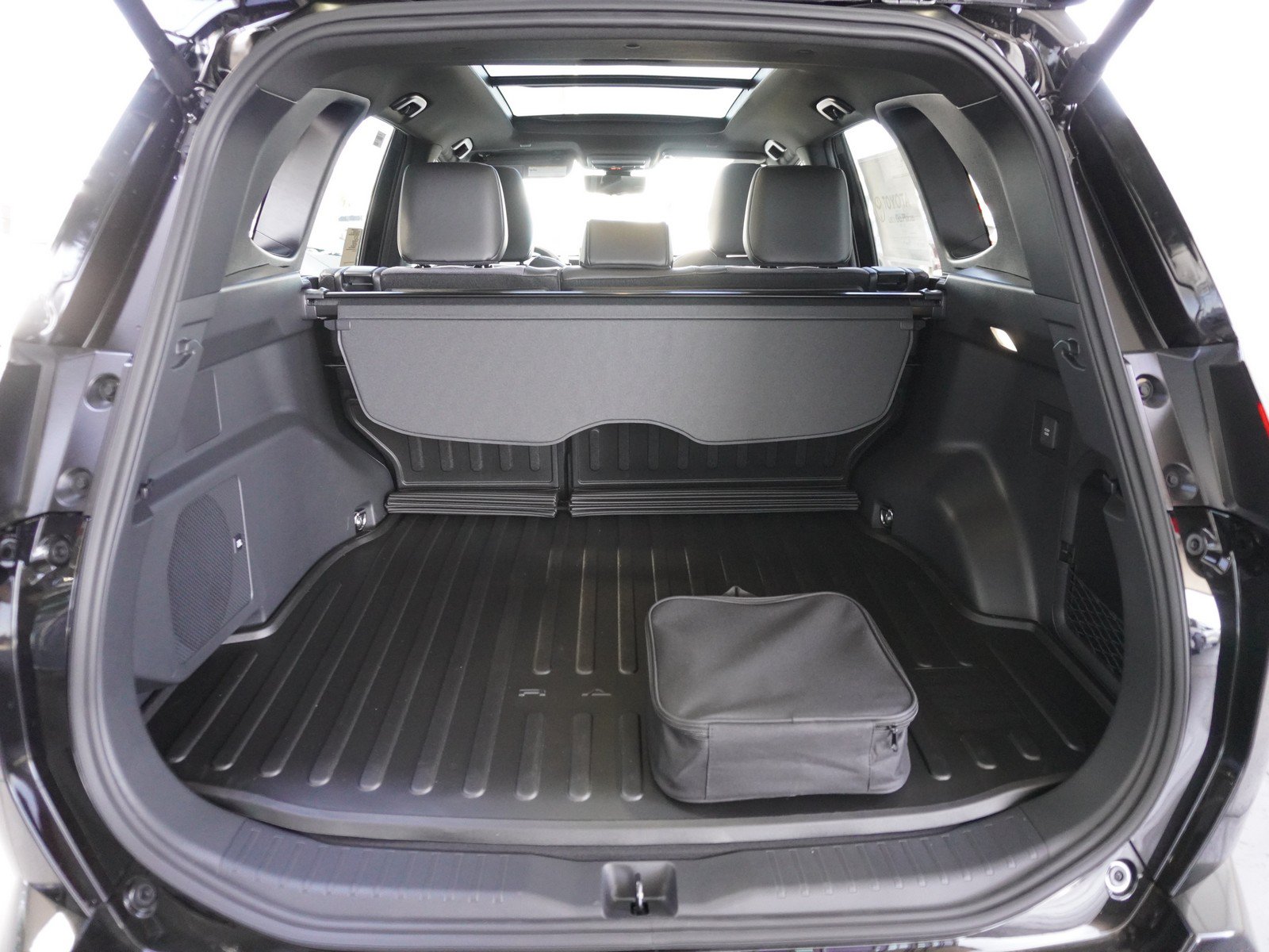 New 2026 Toyota RAV4 XSE w/ Panoramic Sun Roof Package AWD/4WD image 12