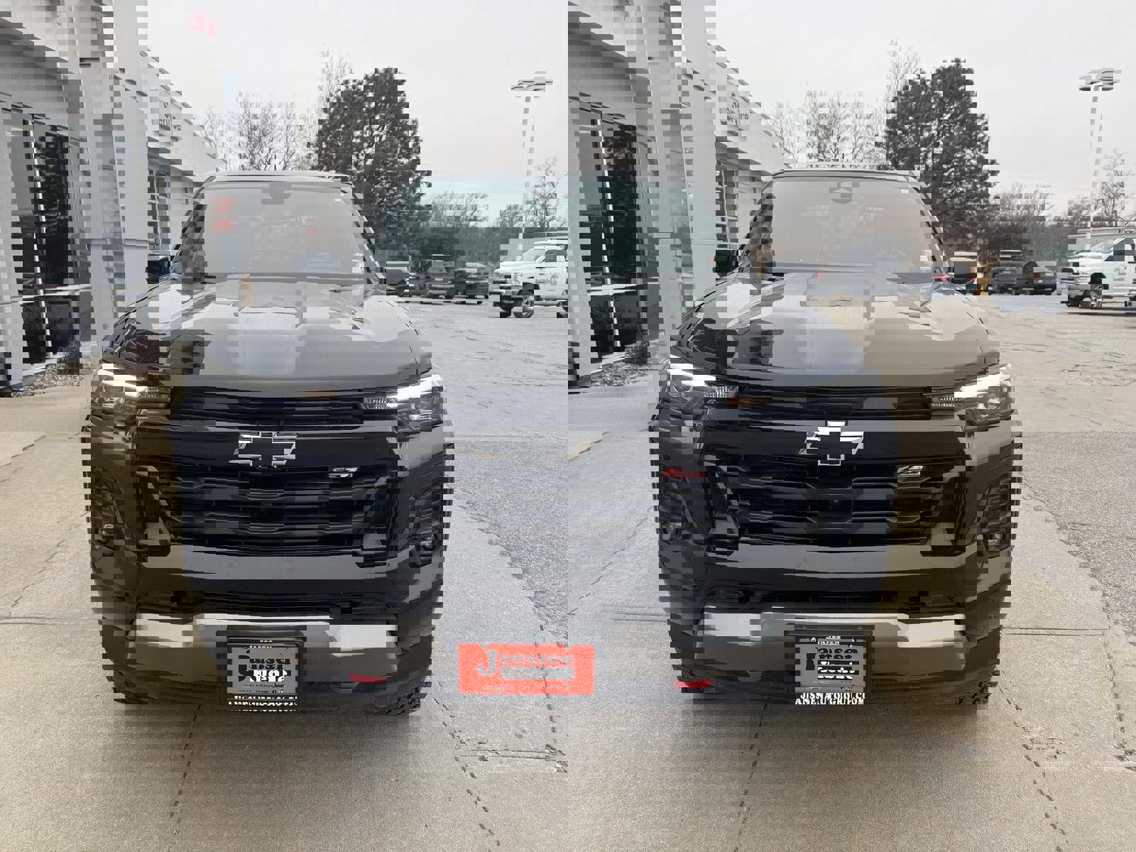 Used 2024 Chevrolet Colorado Z71 w/ Z71 Convenience Package 2 image 4