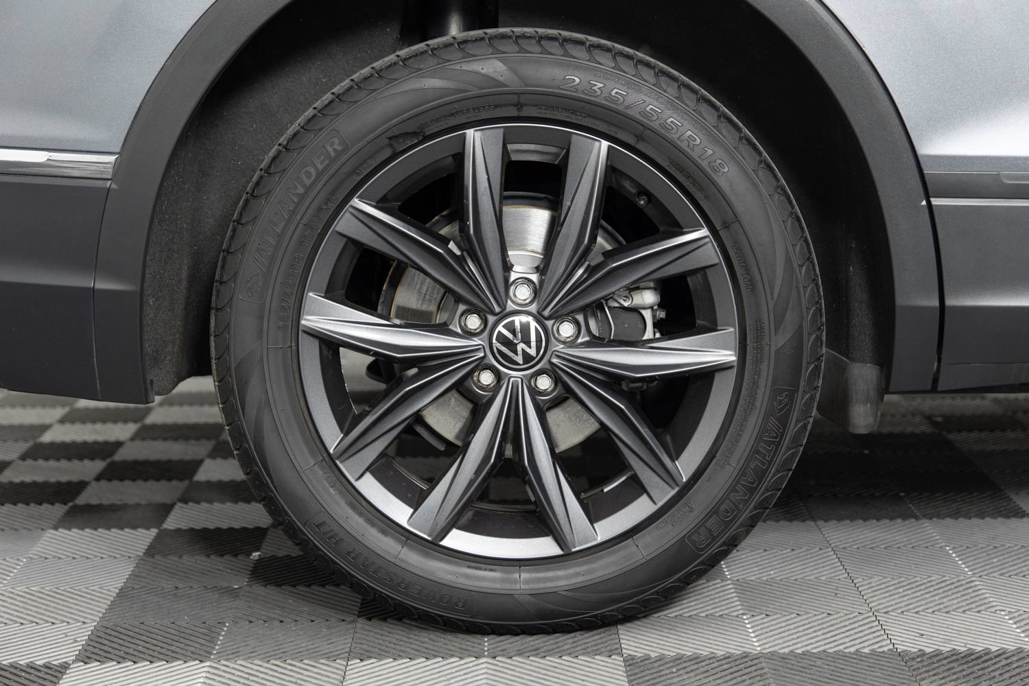 Used 2022 Volkswagen Tiguan SE AWD/4WD image 40