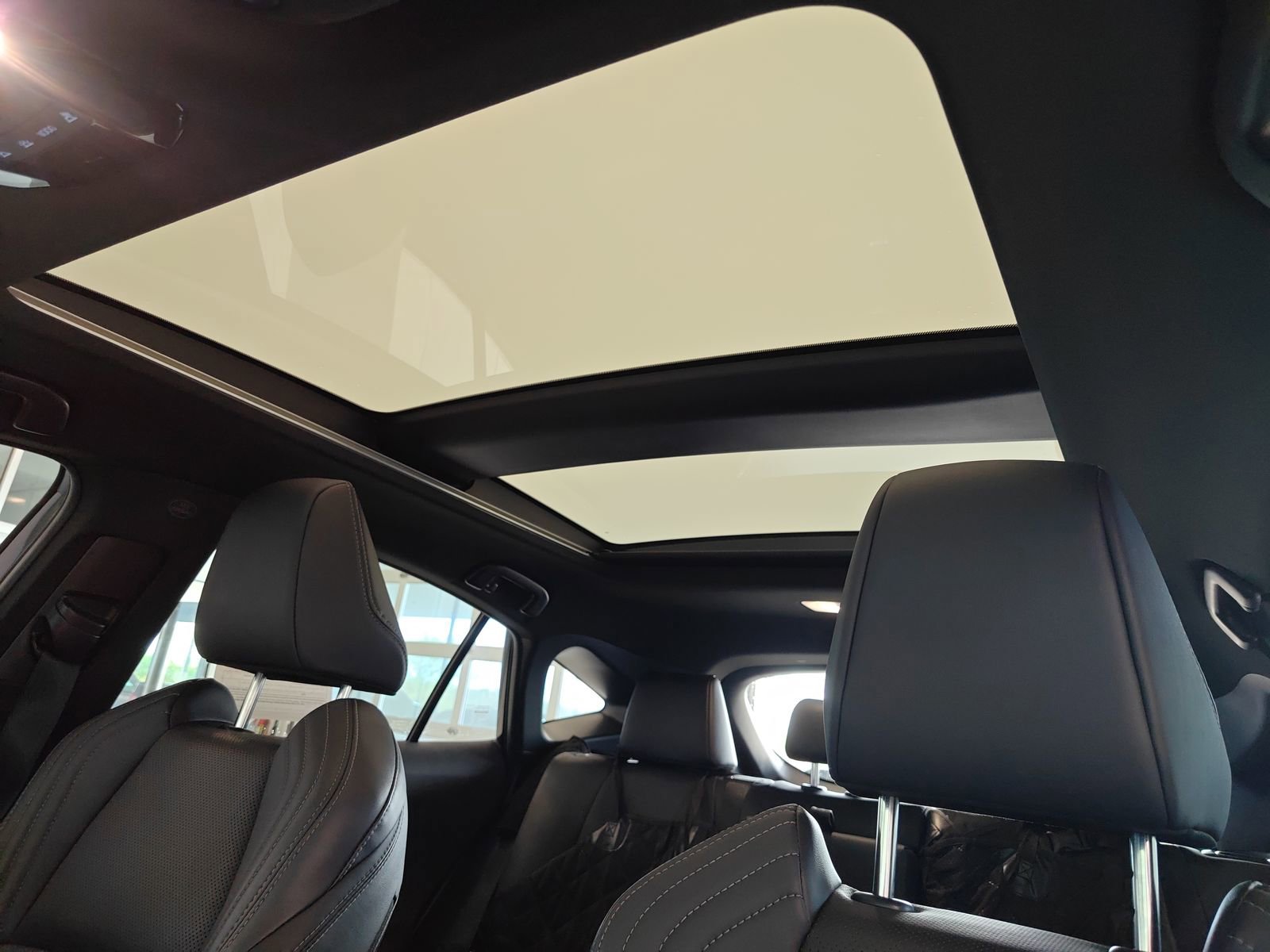 Used 2024 Toyota Venza Limited image 11