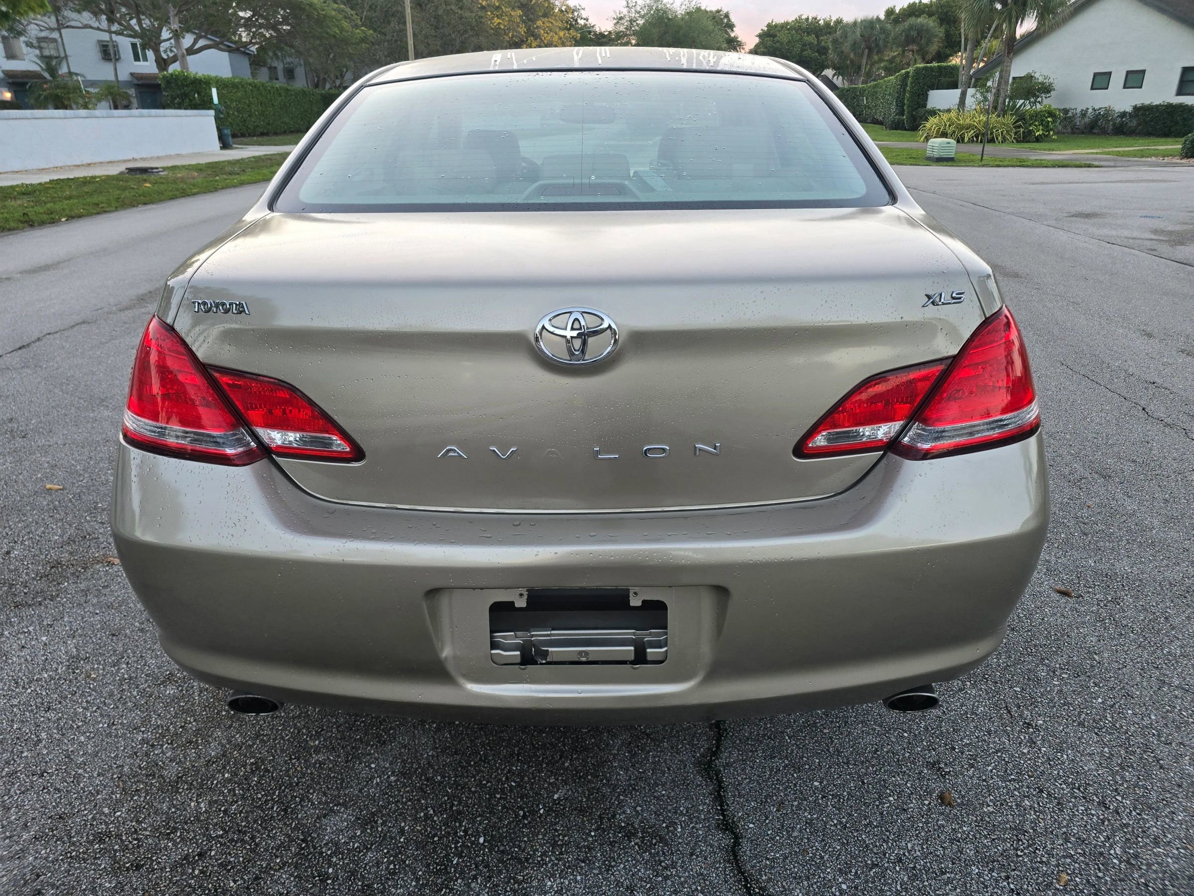 Used 2006 Toyota Avalon XLS image 7
