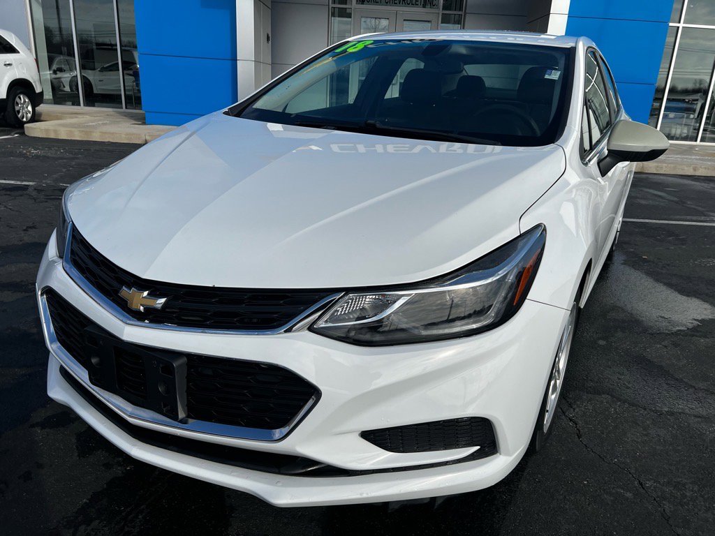 Used 2018 Chevrolet Cruze LT w/ Convenience Package image 3