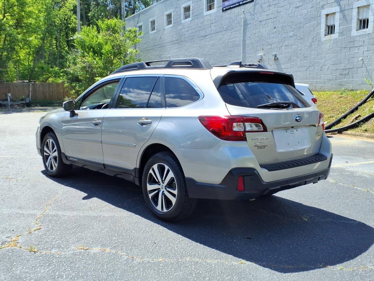 Used 2018 Subaru Outback 3.6R Limited AWD/4WD image 5