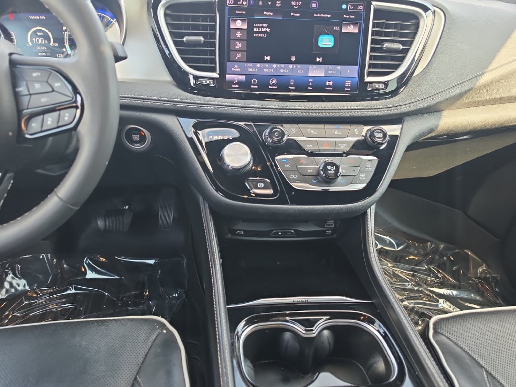 Used 2023 Chrysler Pacifica Limited w/ Uconnect Theater Family Group AWD/4WD image 12