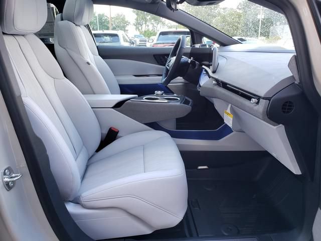 New 2027 Cadillac Optiq Premium Luxury w/ LPO, Floor Liner Package AWD/4WD image 18