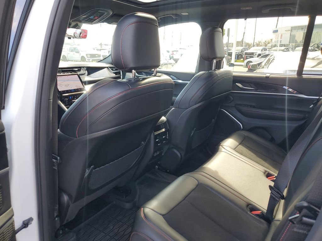 Used 2022 Jeep Grand Cherokee Trailhawk w/ Luxury Tech Group III image 15