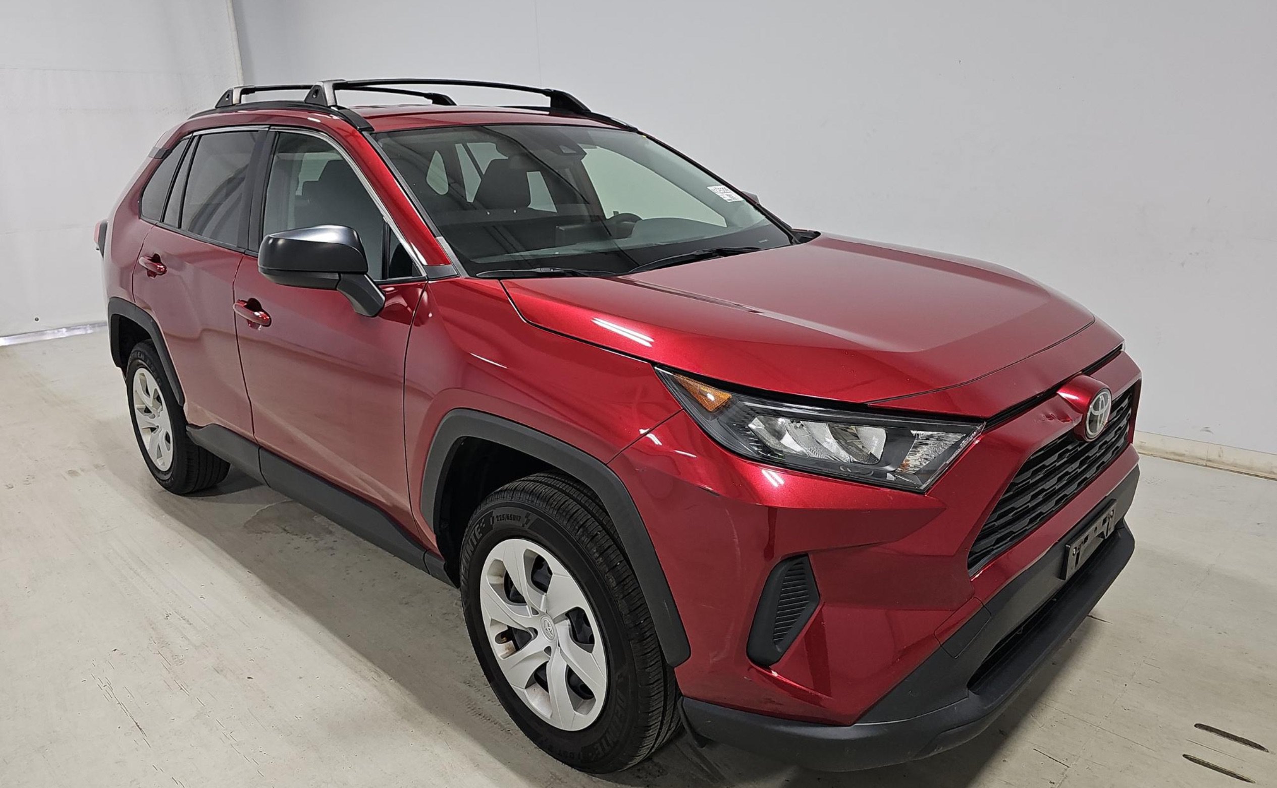 Used 2019 Toyota RAV4 LE AWD/4WD image 3