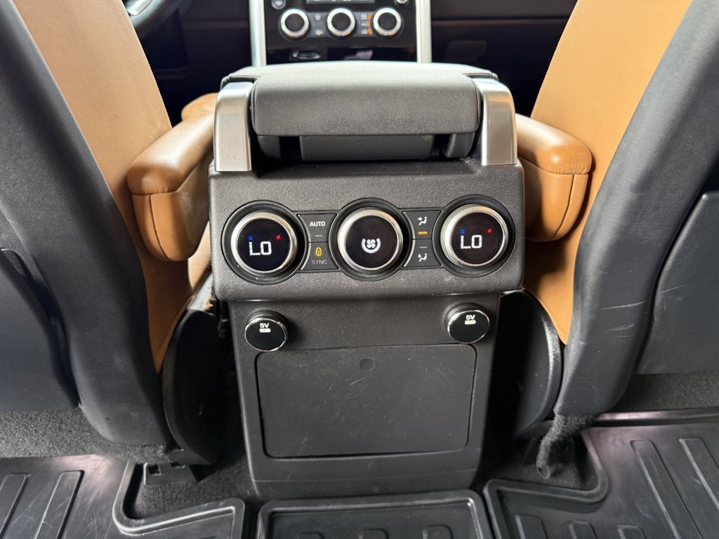 Used 2017 Land Rover Discovery HSE AWD/4WD image 13
