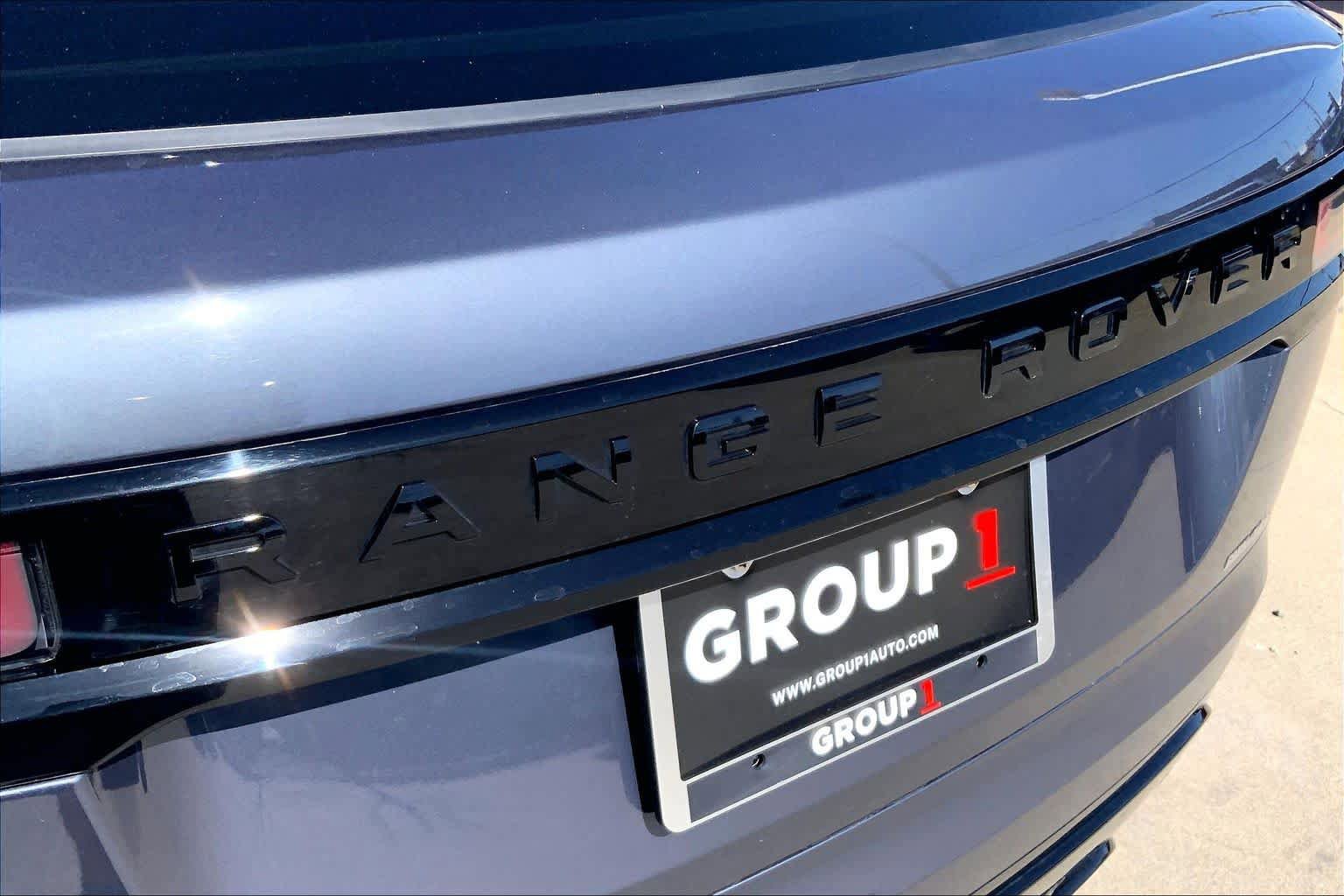 Used 2025 Land Rover Range Rover Velar Dynamic SE image 9