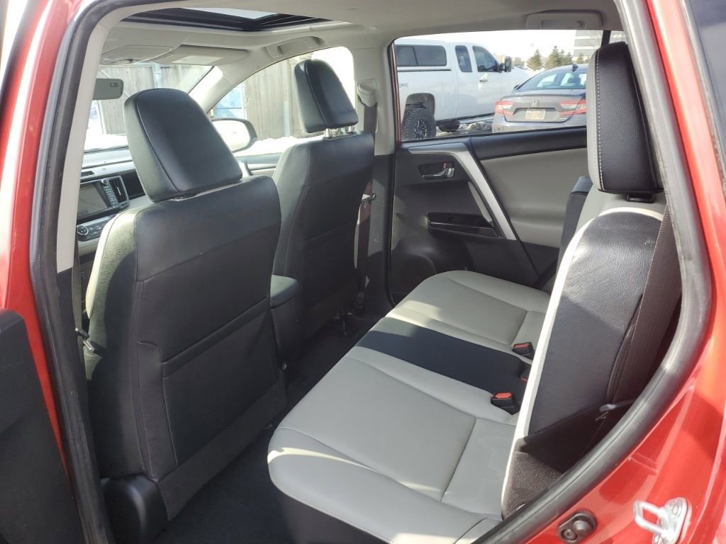 Used 2016 Toyota RAV4 Limited image 27