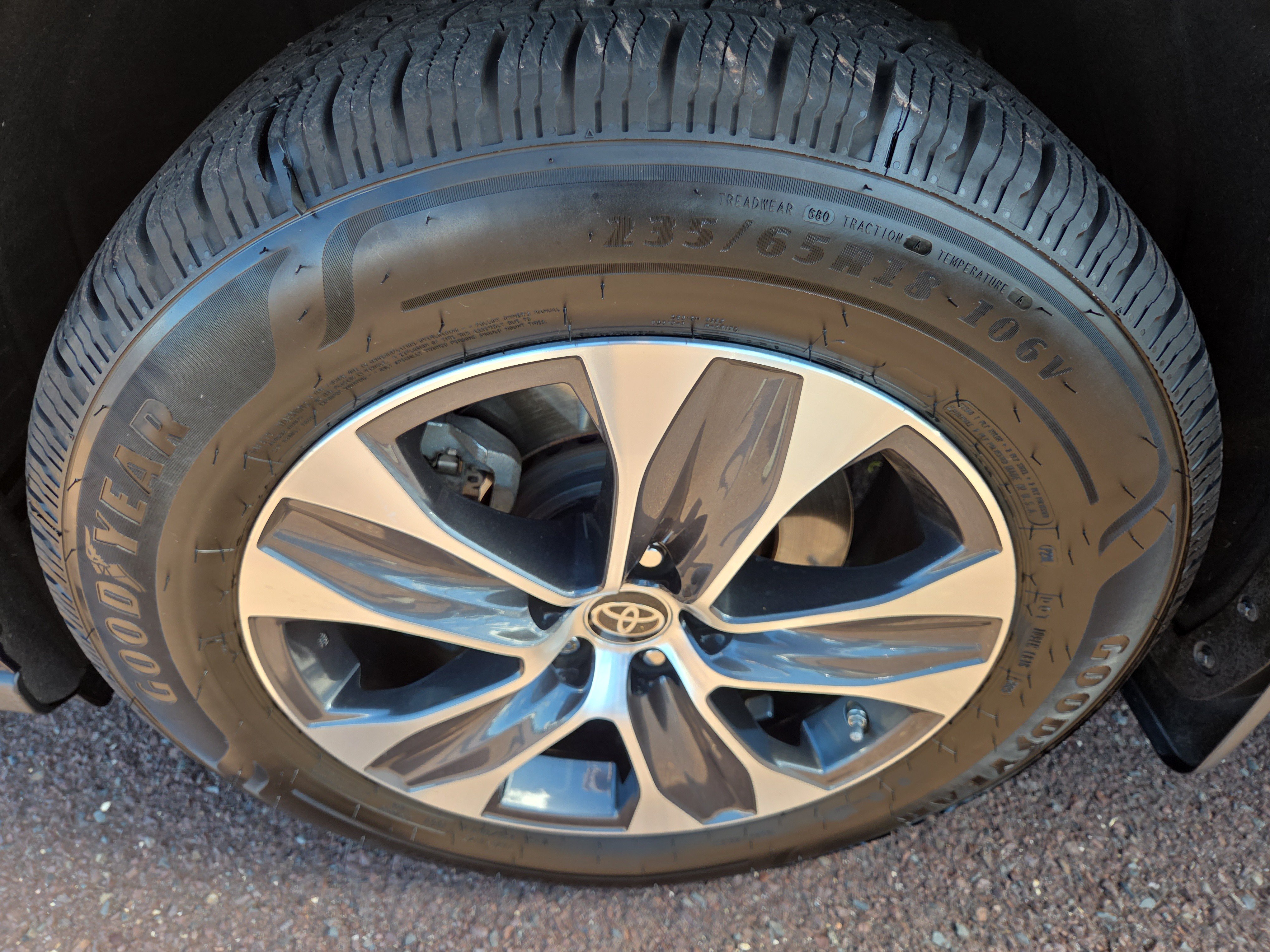Used 2023 Toyota Highlander XLE FWD image 11
