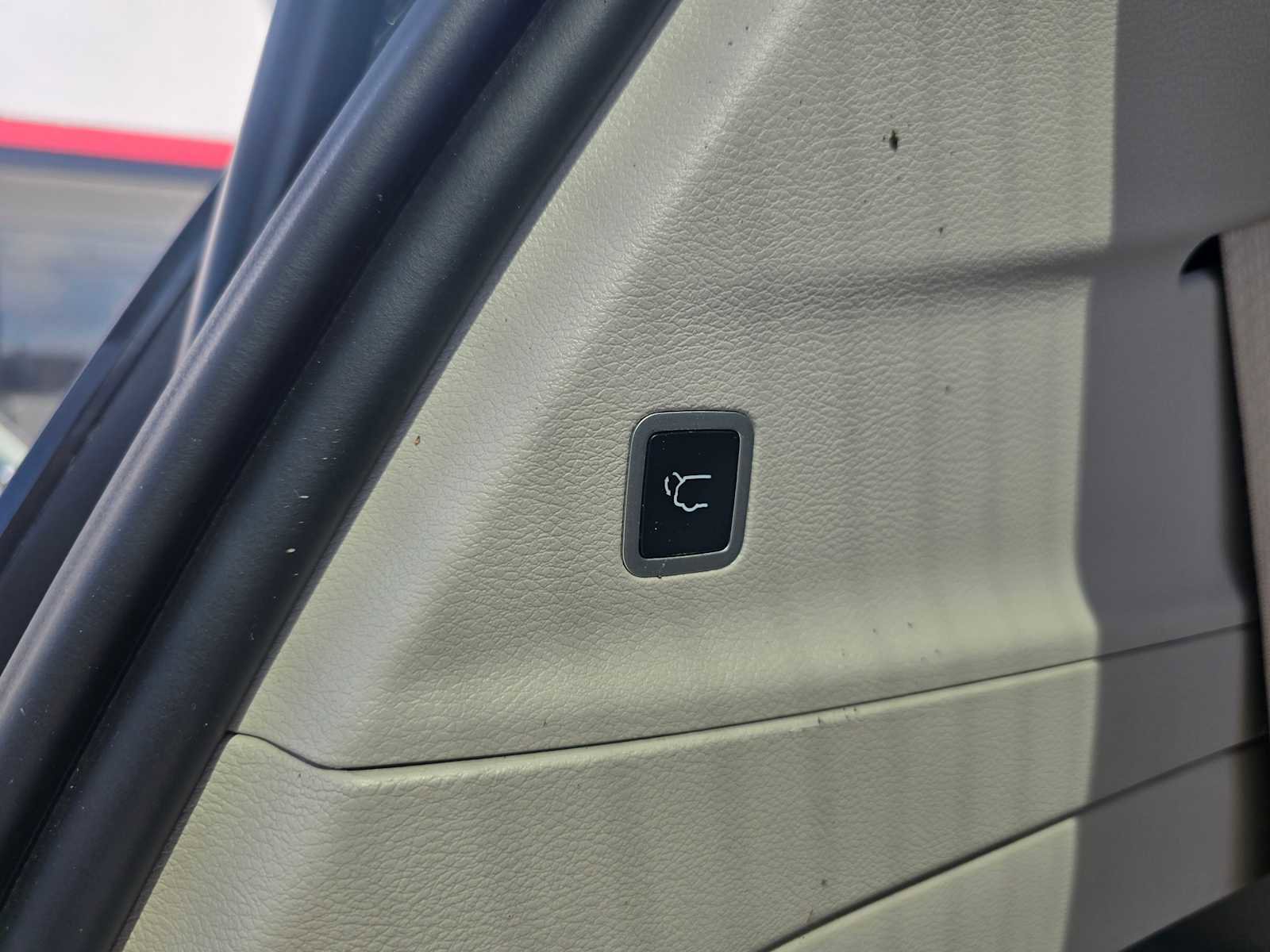 Used 2024 Chrysler Pacifica Touring-L image 18