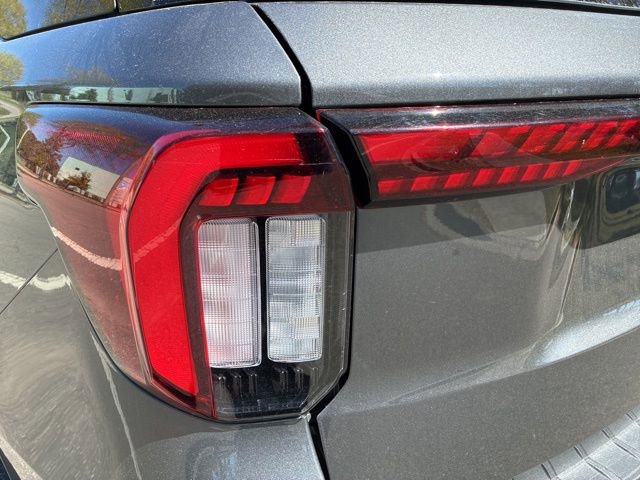 Used 2025 Ford Explorer ST-Line image 12