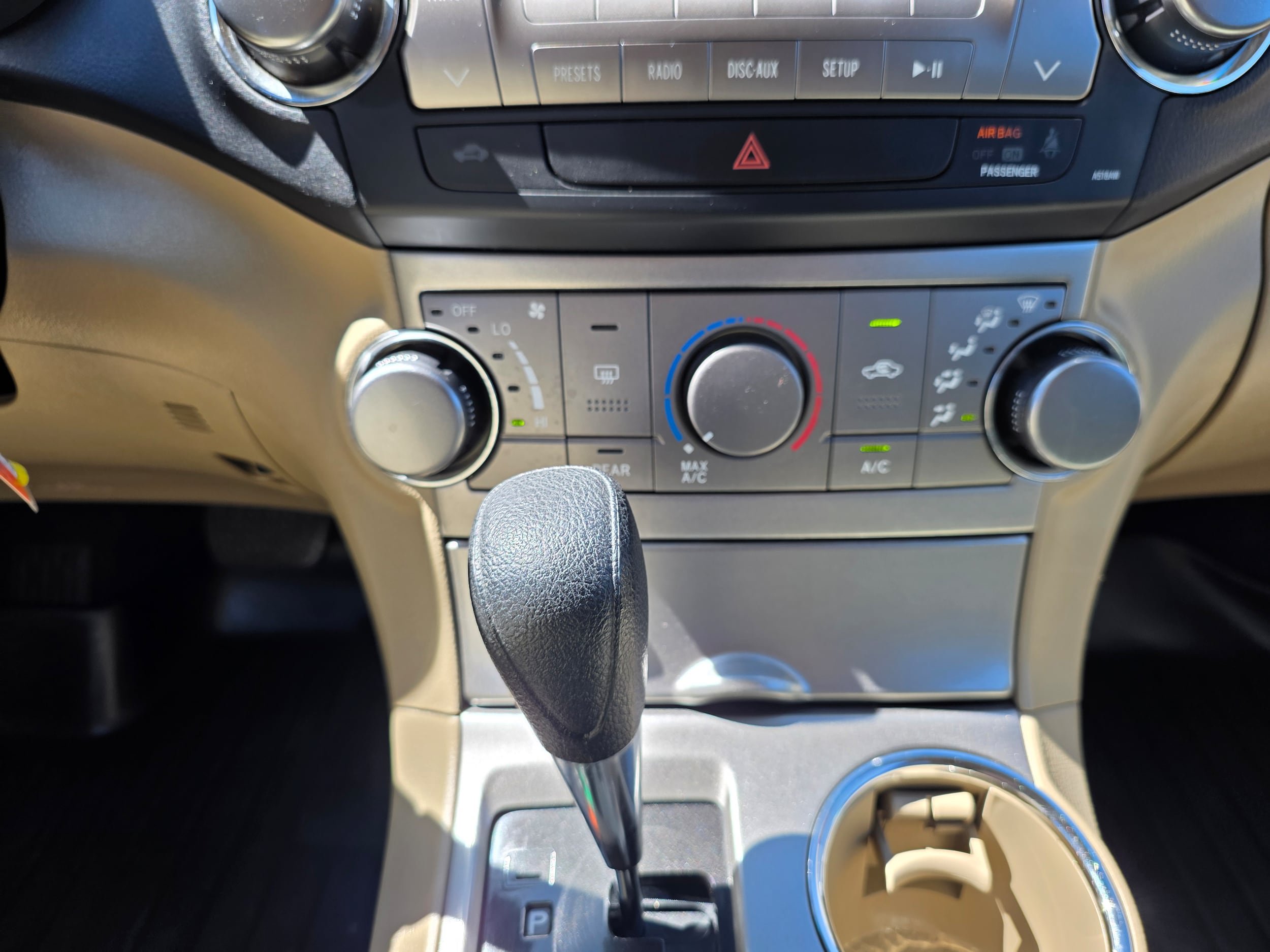 Used 2012 Toyota Highlander FWD w/ Tech Pkg image 18
