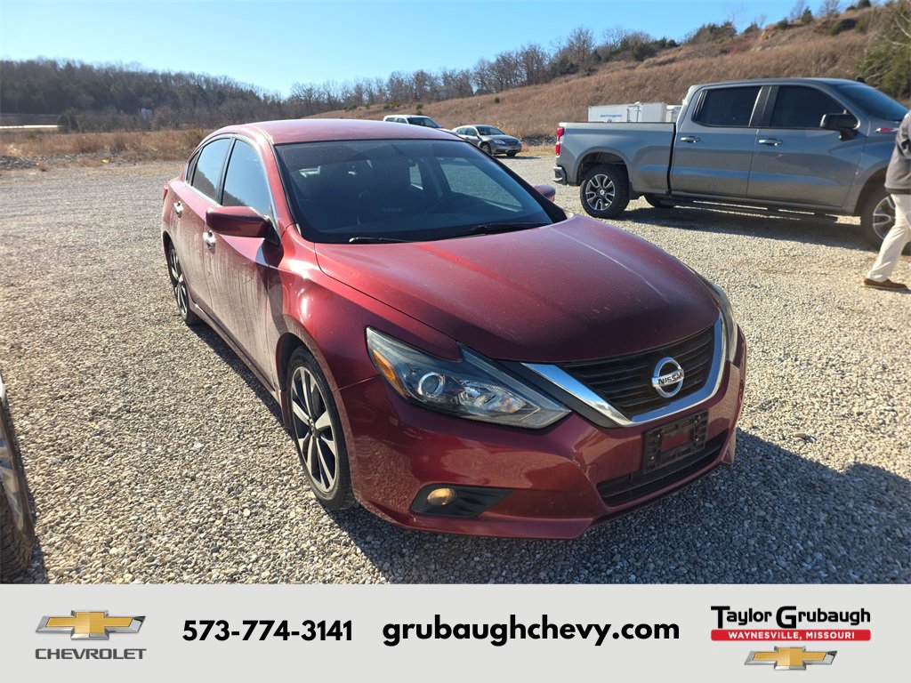 Used 2016 Nissan Altima 2.5 SR w/ Interior Lighting Package