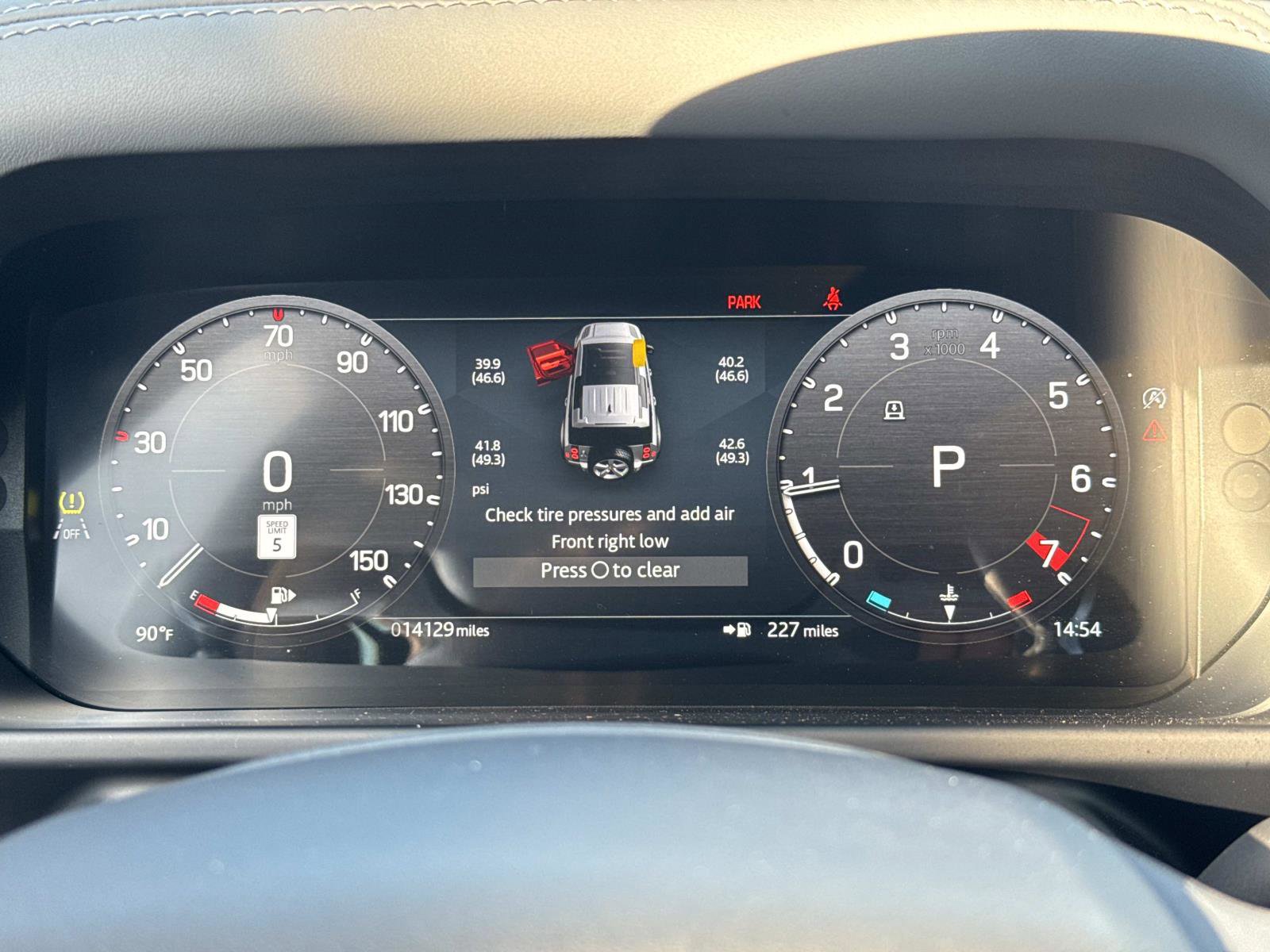 Used 2024 Land Rover Defender 110 X-Dynamic SE image 30