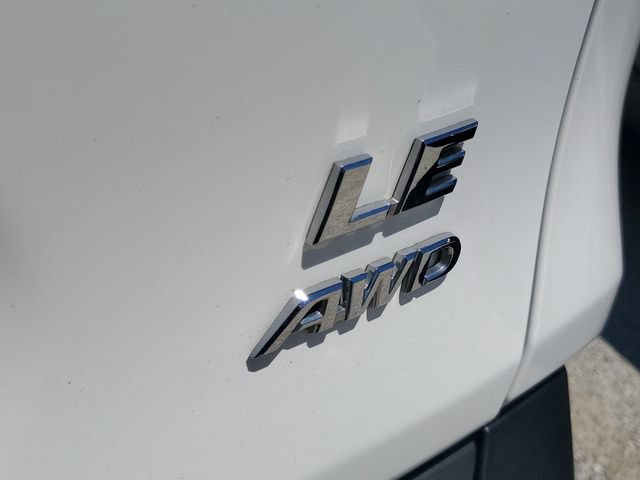 Used 2019 Toyota RAV4 LE AWD/4WD image 6