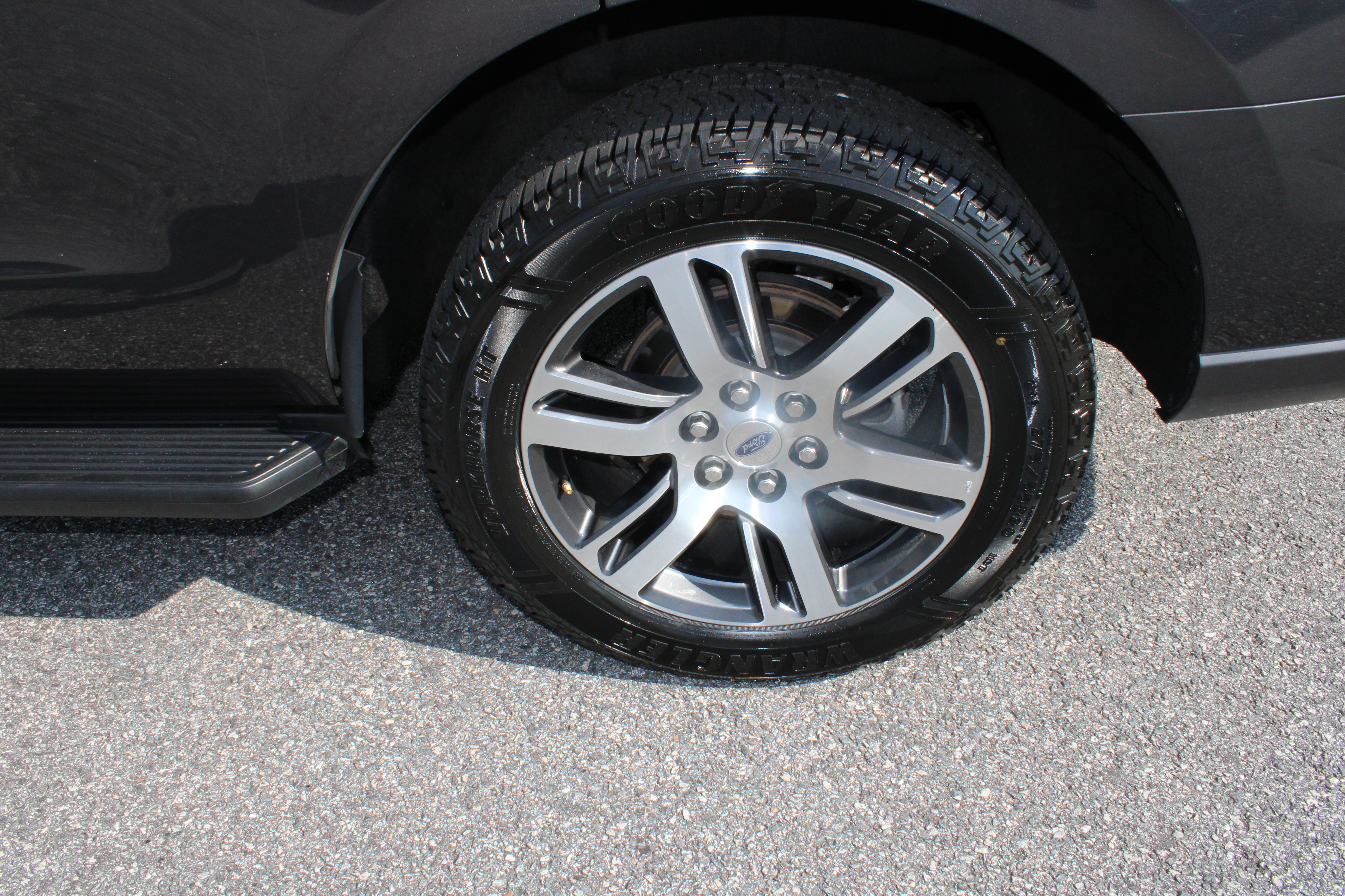 Used 2024 Ford Expedition Limited RWD image 11
