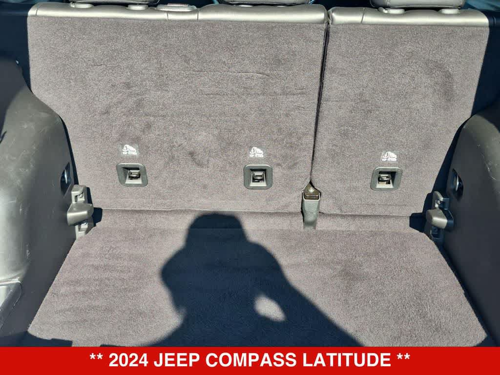 Used 2024 Jeep Compass Latitude AWD/4WD image 32