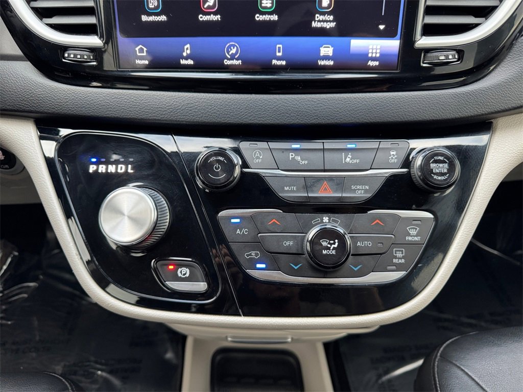 Used 2022 Chrysler Pacifica Touring-L image 29