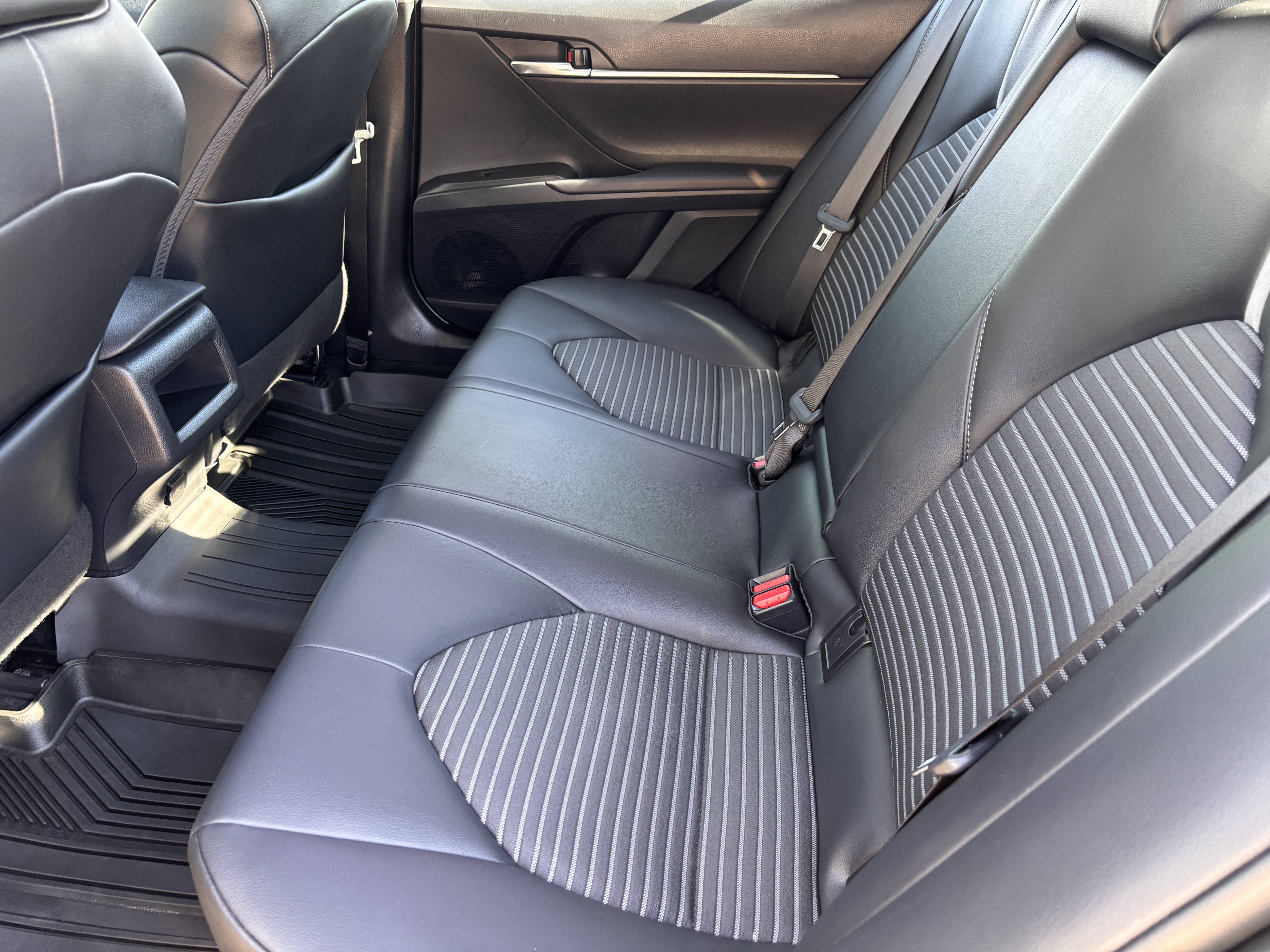 Used 2021 Toyota Camry SE w/ Convenience Package FWD image 33