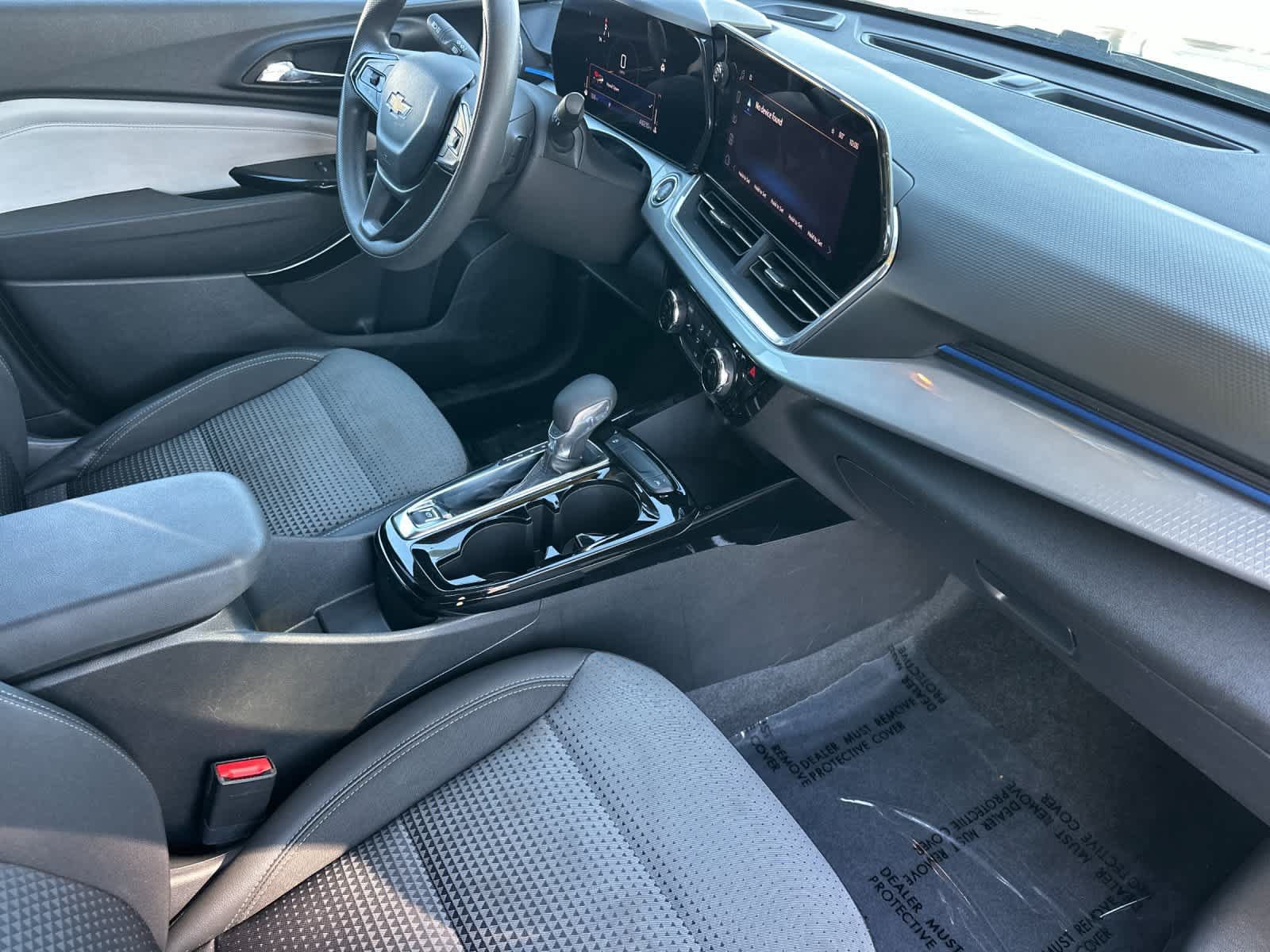 Used 2024 Chevrolet Trax LT FWD image 17