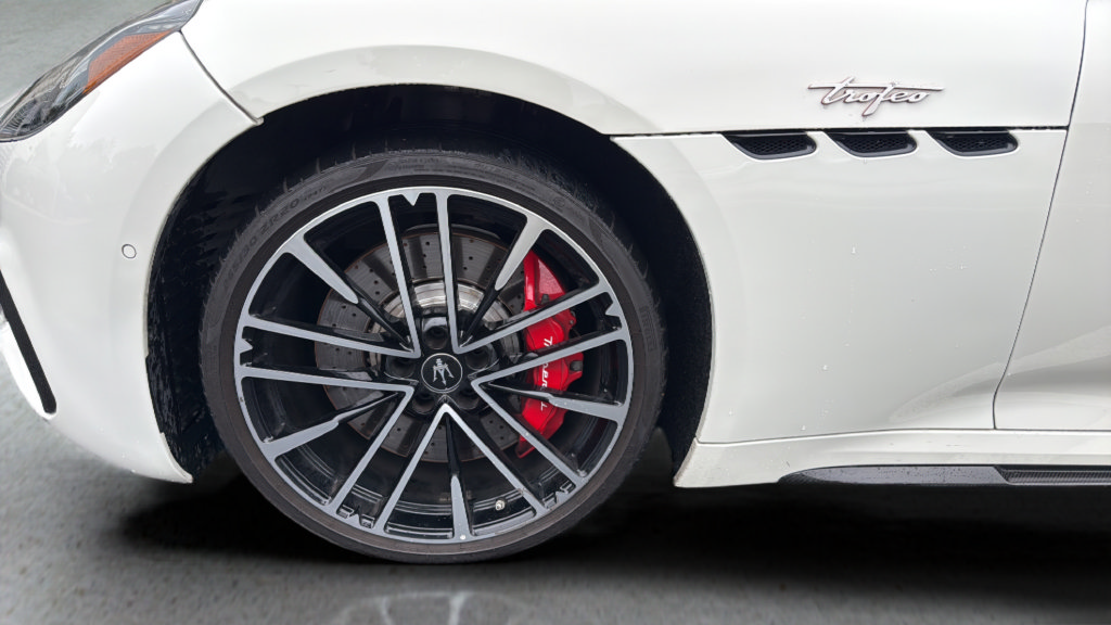 Used 2024 Maserati GranTurismo Trofeo AWD/4WD image 16